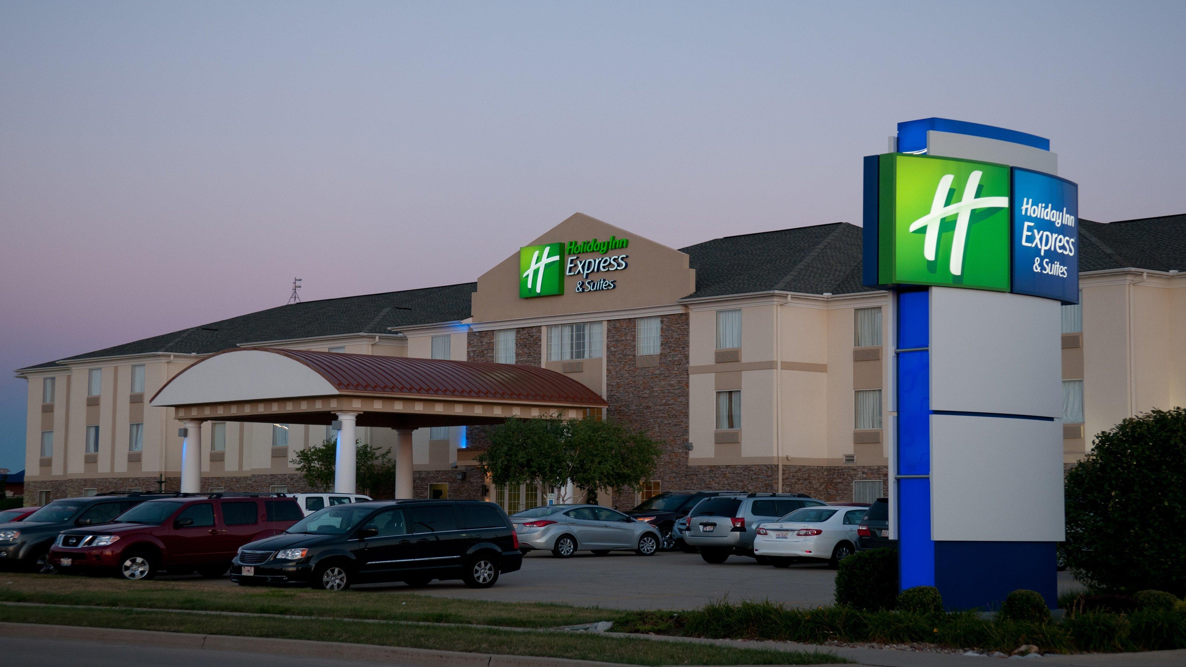 Holiday Inn Express Hotel & Suites Bloomington-Normal University Area By Ihg Екстериор снимка